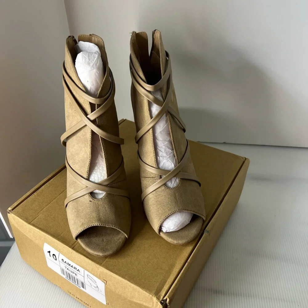 Journee collection taupe‎ samara peep toe stiletto size 10